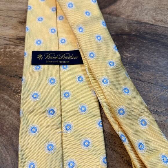 Brooks Brothers Men's Yellow Tie Floral Print 100% Silk Necktie - Picture 3 of 5